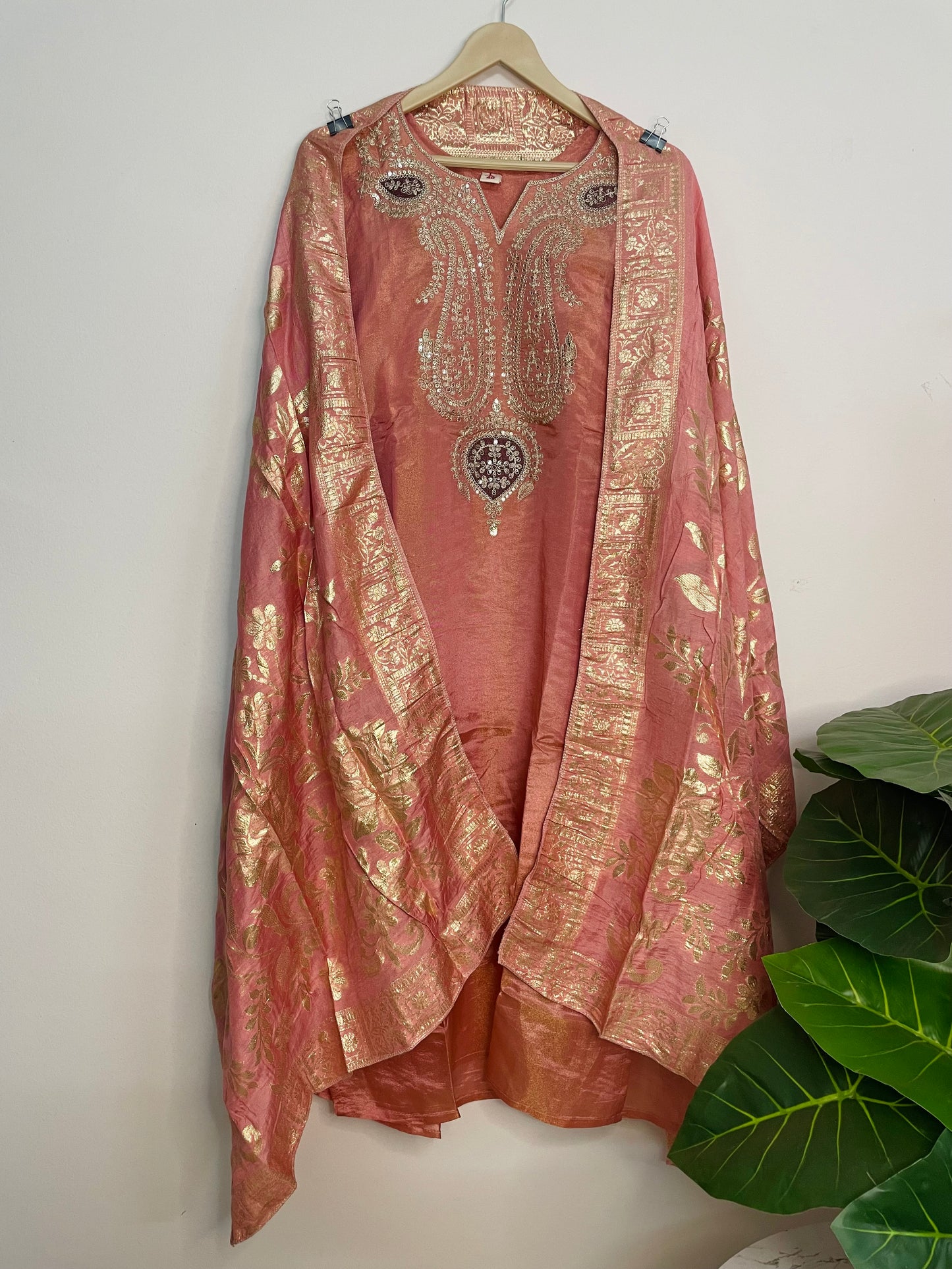 T058-Premium Pure Tissue shimmer kurti with pant and dupatta